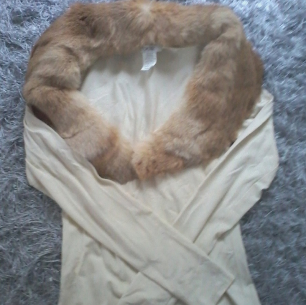 Cach'e Top w/ Saga Fox Removable collar